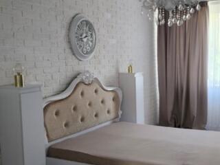 Сдаётся двухкомнатная студия в центре