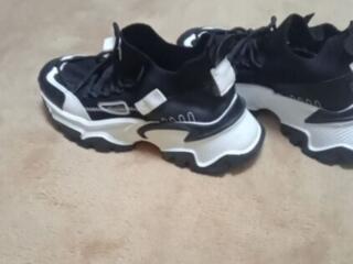 Продам новые кроcсовки 38.39 размер ботинки 37 разм