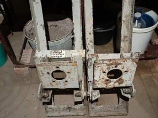 Продам подставку для опрокидывания Москвича и Жигулей за 1900 руб.