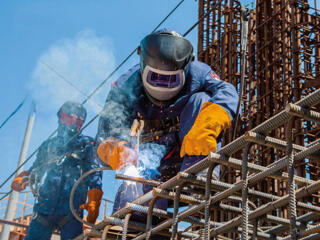 Предприятию на постоянную работу требуется сварщик-арматурщик в цех