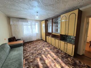 Квартира центр второй этаж Комрат