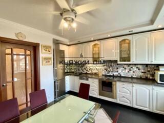 Пропонуєтсья до продажу 4-х кімнатна квартира по вул. Кавказька 12 в .