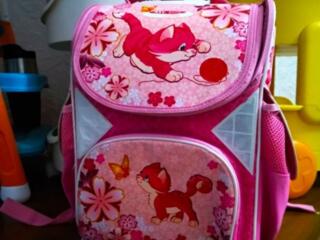 Портфель и рюкзак в школу, в сад.