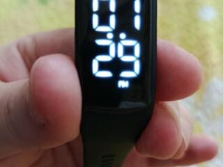 Продаю Электронный спортивный браслет