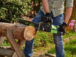 Распил дров, покос травы, ручная копка. Taierea copaci, Tundem iarba,