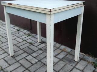 Продам стол кухонный