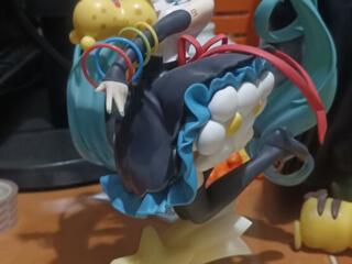 Продам аниме атрибутику и динозавров kinder joi