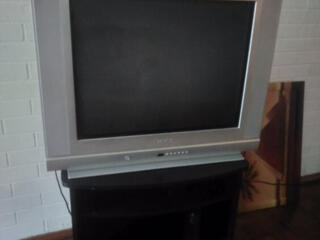 Тумбочка под телевизор 200 руб