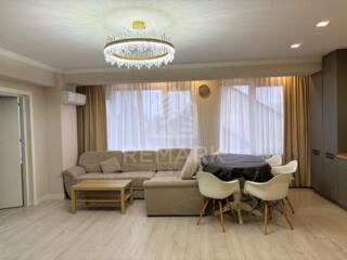 Spre chirie apartament cu 4 camere în centrul diplomatic al ...