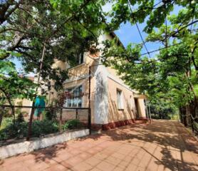 Продається будинок в елітному поселенні Тернівського району.