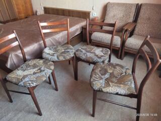 Продам стулья, табуретки, стол книжку, стол обеденный, шкаф-стеллаж,