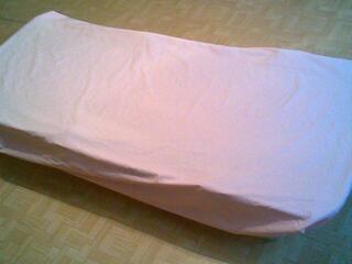 Подушки, простыня, одеяла, скатерти, полотенца, салфетки, лавсан и др.