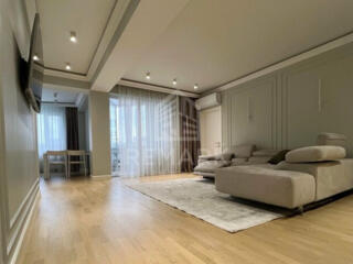 Apartament cu 4 camere de închiriat, spațios și luminos, în centrul ..