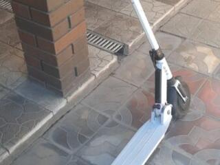 Продаётся электросамокат Huggo