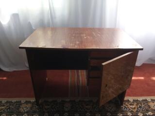 Продам письменный стол.
