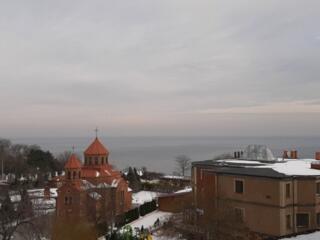 Продам 4-комнатную в Аркадиевском Дворце