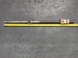 Продам винт с гайкой поперечной подачи на токарный станок