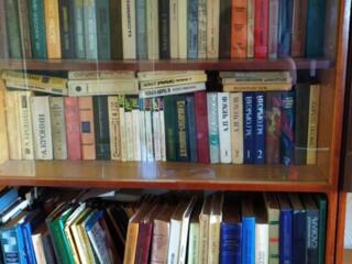 Продам мебельную стенку б/у, длина 4,6 м, высота 2,20. Можно отдельно