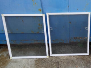 Москитные сетки на форточки.