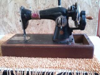 Продам швейную машинку
