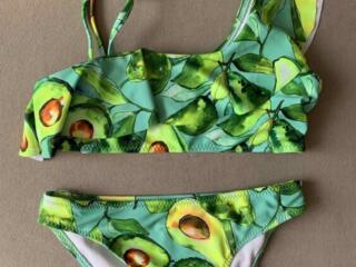 Продам шляпку и купальник на возраст 4-6 лет. Состояние новых