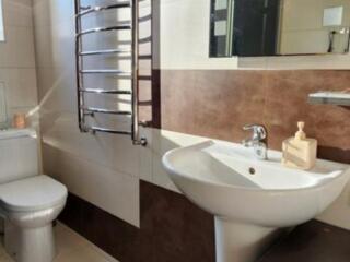 27935. Роскошный особняк на 11 ст. Фонтана. ...