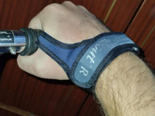 Напульсники удобные, фирменные - для езды на велосипеде, самокате