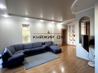 Продаж 3 кімнатної квартири по вул. Анни Ахматової 47. Загальна площа 