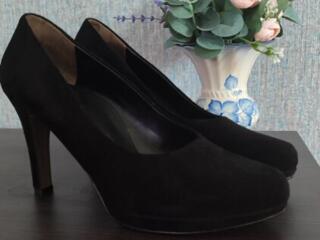 Продам замшевые туфли