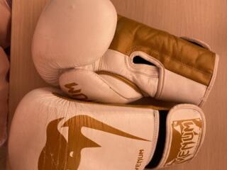 Боксерские перчатки/ бинты/Щитки