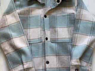 Тёплая рубашка в клетку на 7-8 лет.