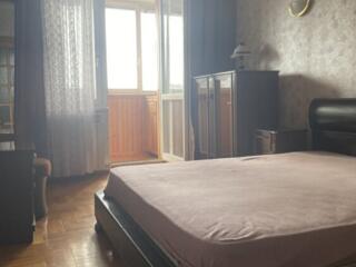 Продам мягкую мебель и полки