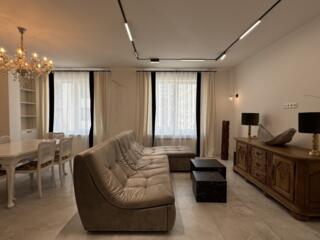 Сдается 3-комнатная квартира с ремонтом в центре Кишинева. 116 м2