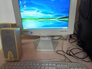 Продается домашний настольный компьютер: монитор, мышка, колонки, клав-ра