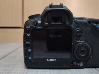 Продам Canon EOS 5D Mark II 21.1 MP Digital SLR Camera Body