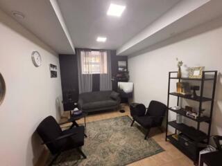 Дворовый офис. 3 отдельных кабинета. Готовый арендный бизнес. Торг!