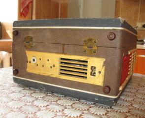 Продаётся магнитофон «Айдас» («Эльфа-20»)