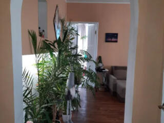 Продается 3-комн. квартира в центре города на улице Градоначальницкой.