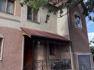 Предлагается к продаже частный 2-этажный дом в Одессе. Дом расположен 