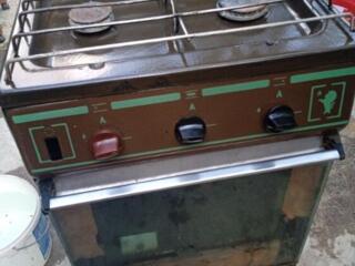 Продам газовую плиту