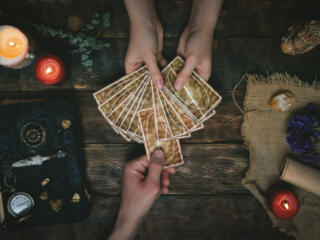 Профессионально гадаю на картах Таро. Помогу в любой проблеме..