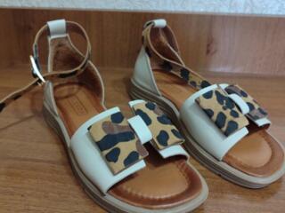 Продам кожаные босоножки