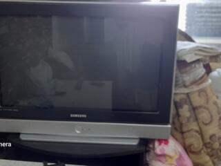 Продам два телевизора больших не дорого