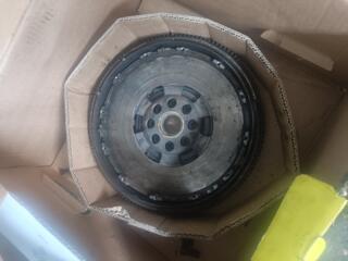 Продам б/у комплект сцепления "Luk" с маховиком на VW t4 2.5tdi