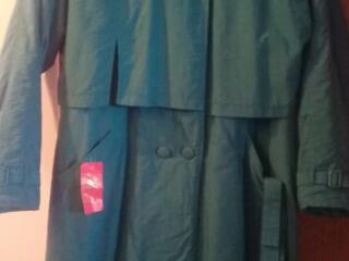 Новый женский плащ XL р-р на синтепоне.