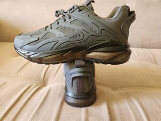 Кроссовки 43-44 размер.