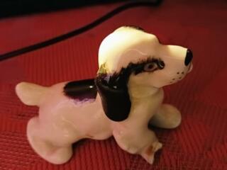 Фарфоровая статуэтка собачки