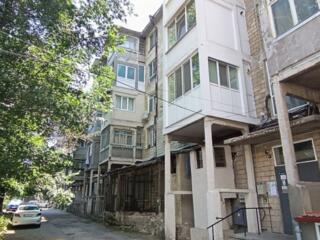 Apartament cu 3 camere, Centru.