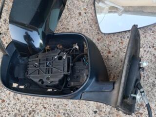 Продам зеркало на Toyota Avensis t25 на запчасти