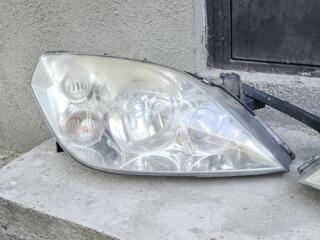 Продам пару фар с nissan premiera p12